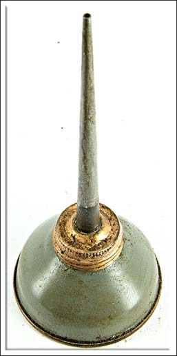 Small Oil Can, 1 1/2" Round Base X 4 1/4" Long.