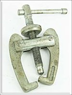 Small 2 Jaw Puller Made In Japan, 4" Legs.