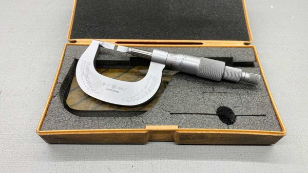 The Mitutoyo 122-125 Blade Micrometer  0-1" with .0001" Graduation Blade Anvil and Spindle In Good Condition