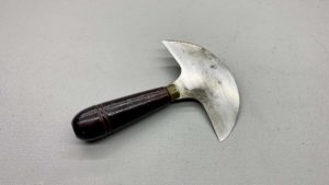 Osborne 4 1/2" Leather Round Knife In Good Condition