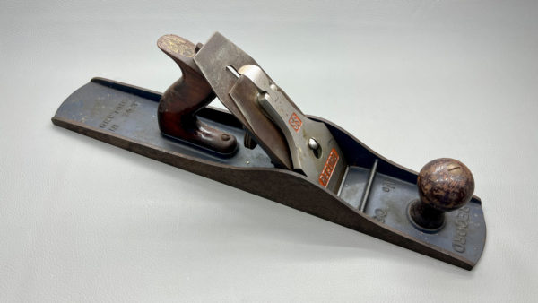 Record SS No 6 Bench Plane With Part Decal, in good condition and Made in England. Part Decal on Tote. Uncleaned. Dried Grease On Plane Surface