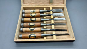 Set Of 6 Japanese Made Bevel Edge Chisels In Good Condition Come In Wooden Box
