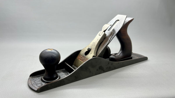 Stanley Bailey No 5 Bench Plane Made In USA which has a great Tote and Knob and is in Good Condition. Has a Full Cutter.
