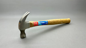 VPT 7oz Claw Hammer As New 95mm Wide290mm Long In Top Condition with good balance