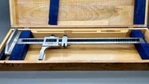 Starrett No 454 Height Gauge 19" Long In Good Condition Comes in Brown & Sharpe Wooden Box
