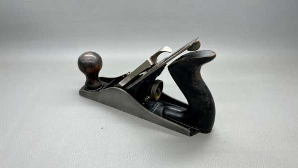 Stanley No 3c Bench Plane In good condition with nice tote/knob made in USA. Corrugated sole