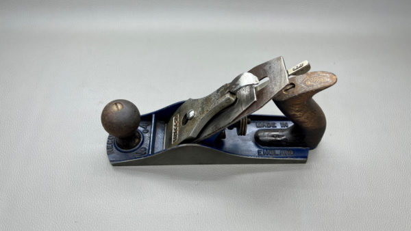 Record No 4 Smoothing Plane With A Good Tote And Knob Made In England - Uncleaned