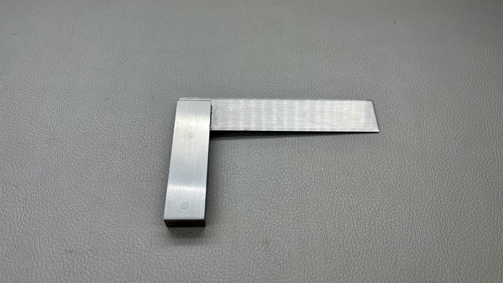 thumbnail image 2 of Accusize 6" Blade X 4" Beam Precision Bevel Edge Square, Grade 0, DIN 875, Hardened Steel Tool 2 of 13