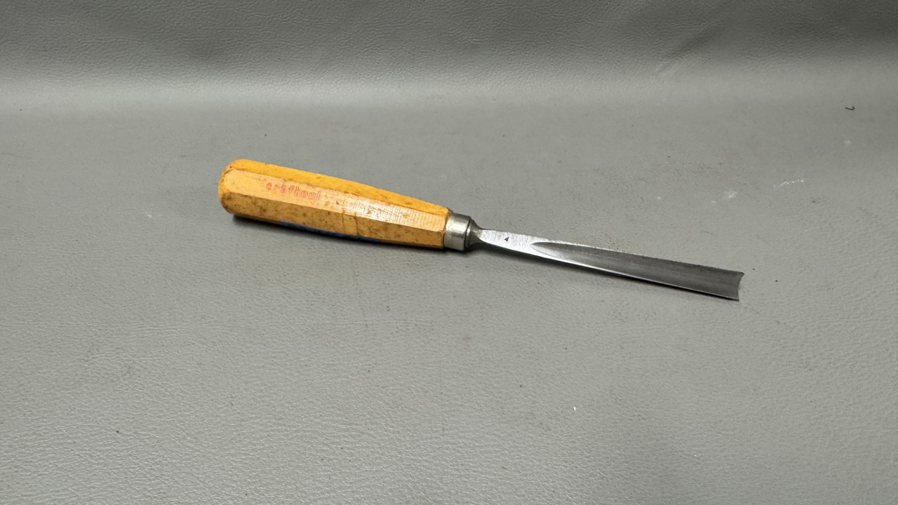 Craftool Spain Carving Chisel Gouge 11mm - Image 2