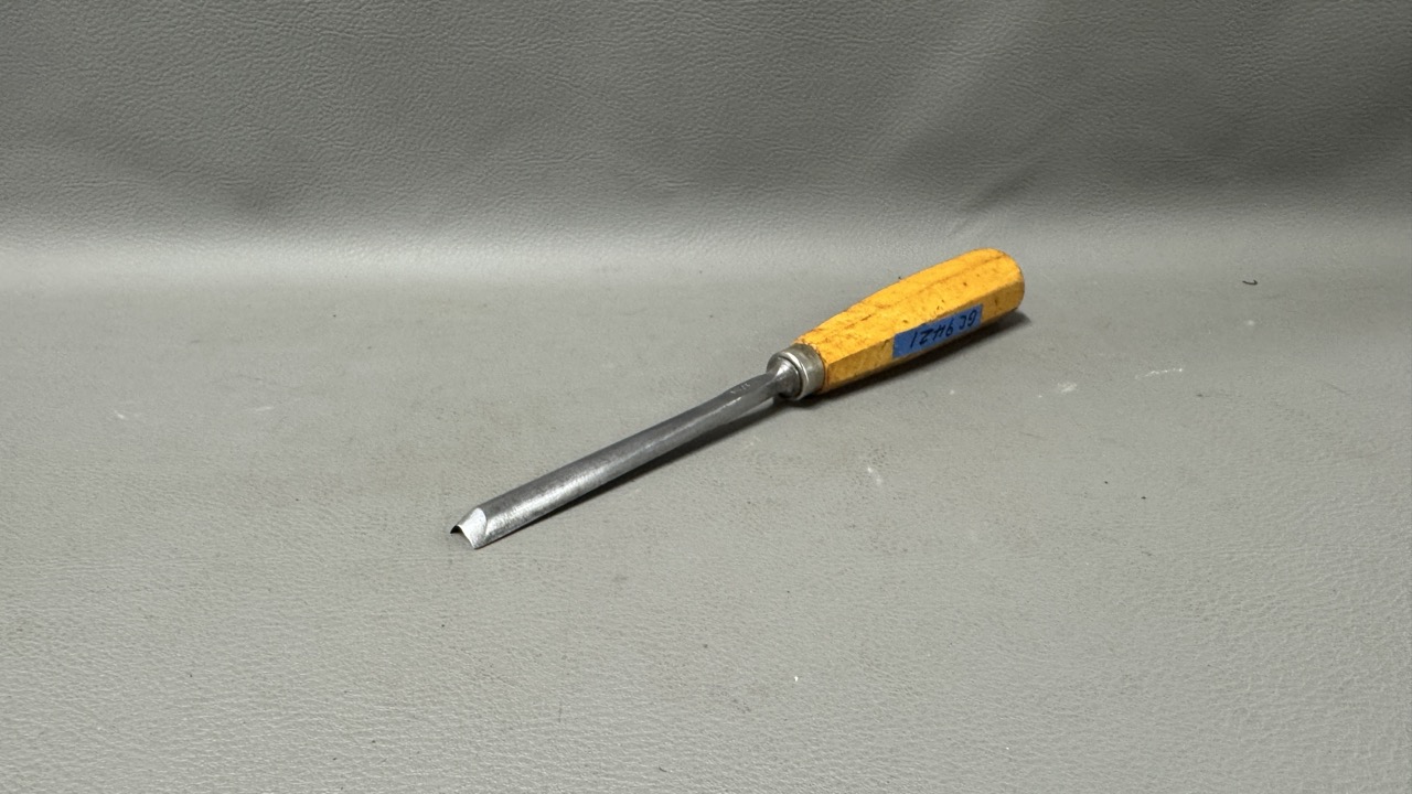 Craftool Spain Carving Chisel Gouge 11mm - Image 3