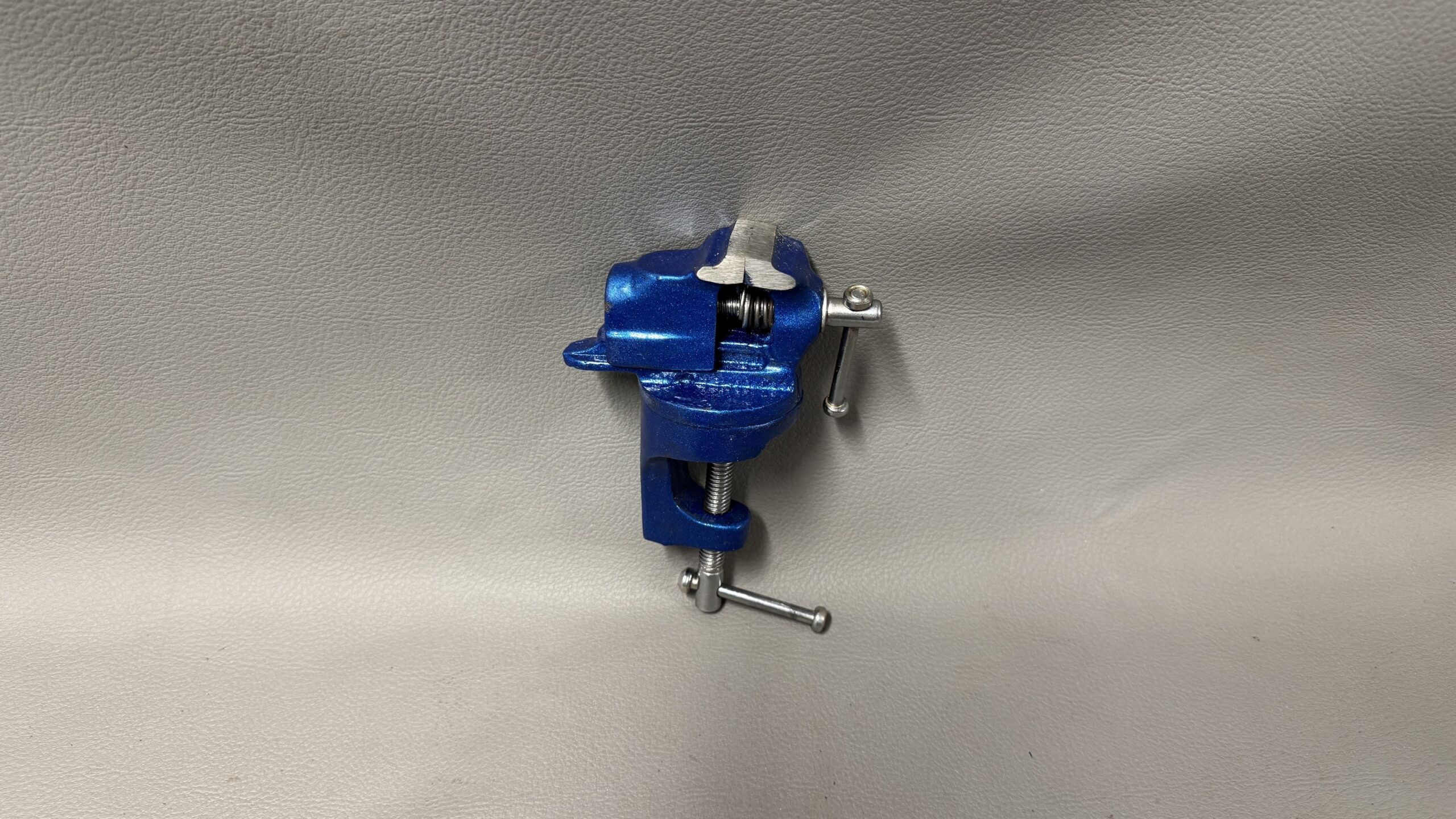 Revolving Bench Vice 32mm Jaws - Image 3