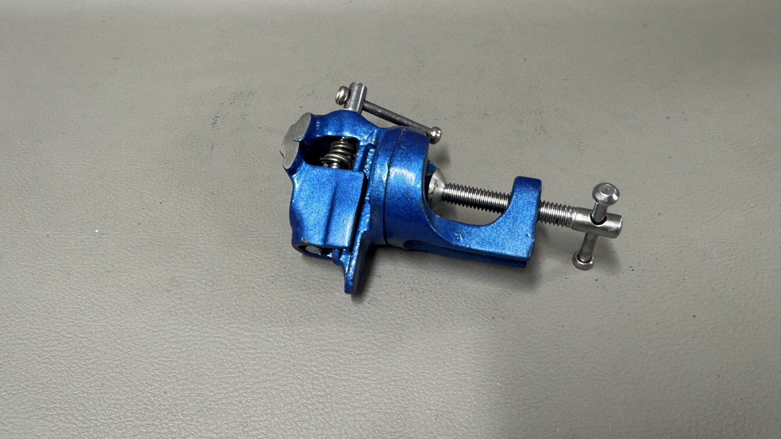 Revolving Bench Vice 32mm Jaws - Image 4